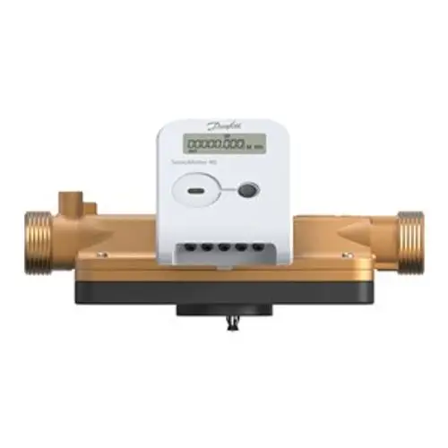 Danfoss Wärmezähler mit digitaler Anzeige, Anschlussleitungen, orangefarbenem Körper und Schutzart IP65. Das Gerät misst den Wärmeverbrauch in kWh.
